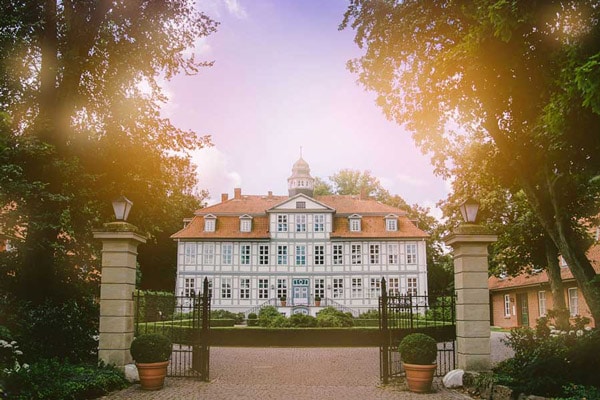 Außenansicht des Hotel Schloss Lüdersburg