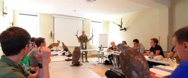 Jagdschein Unterreicht im Seminarraum in der Jagdschule Lüdersburg.