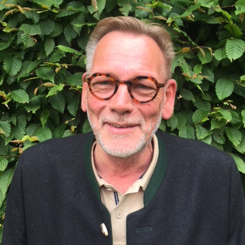 Claus Heinrich Schlange lehrt Jagd- und Waffenrecht an der Jagdschule Lüdersburg.